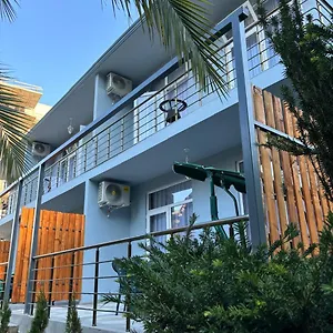 At Del Mar , Квариати Грузия
