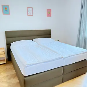 Familyvilla, New 4 Luxury Big Apartments, Parking Prague